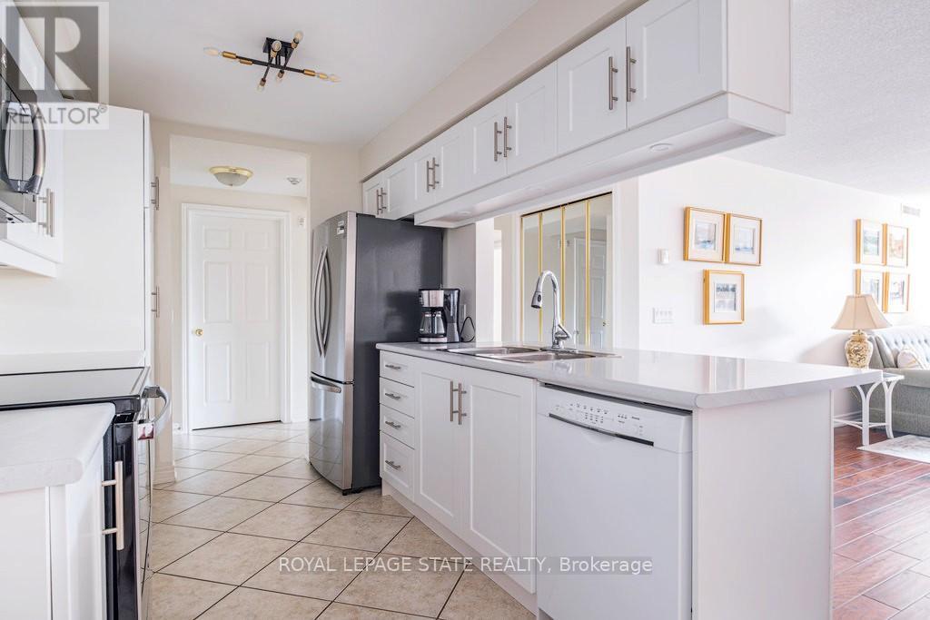 Property at 208 - 990 GOLF LINKS ROAD image 4