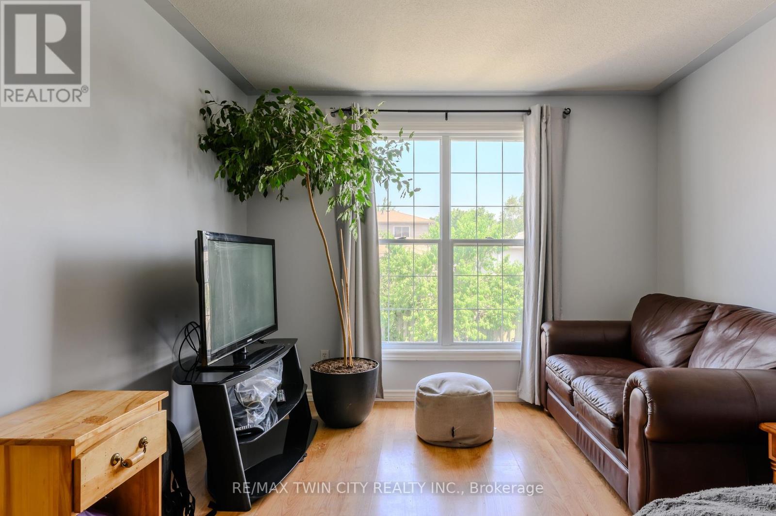 880 A Colborne Street, Brant, Ontario  N3S 3T1 - Photo 16 - X12295028