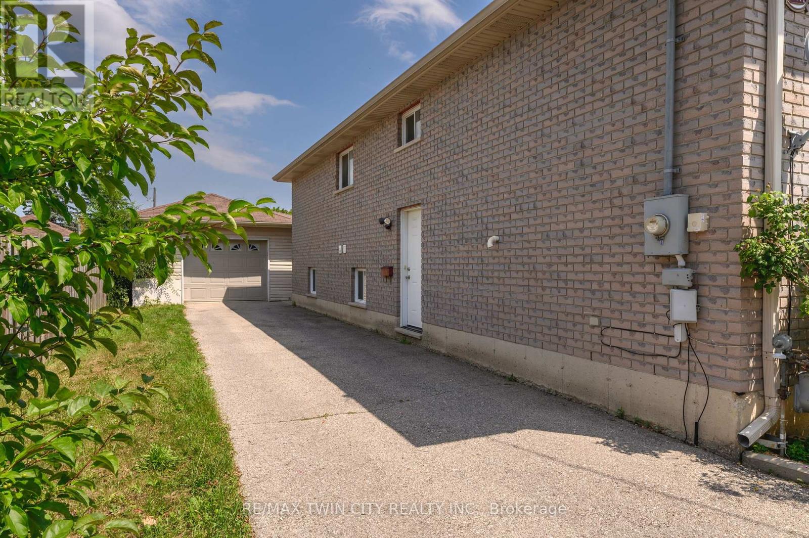 880 A Colborne Street, Brant, Ontario  N3S 3T1 - Photo 4 - X12295028