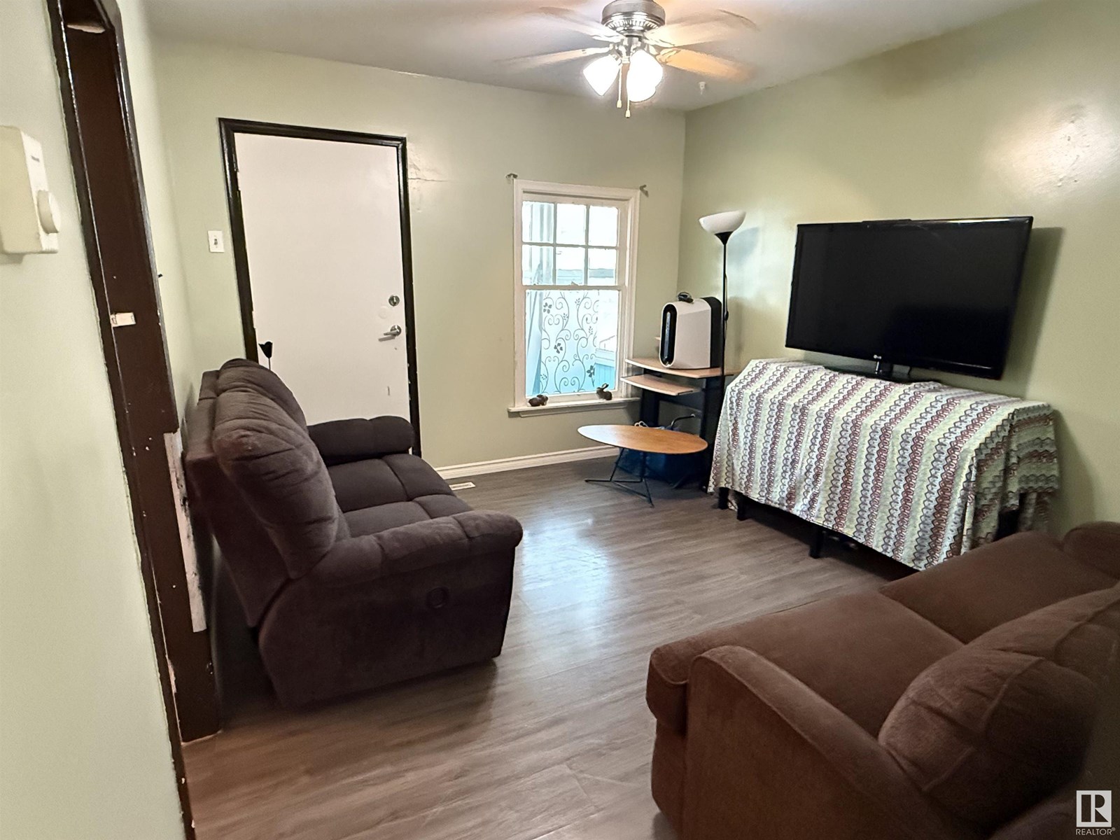 Property at 12027 93 ST NW image 2