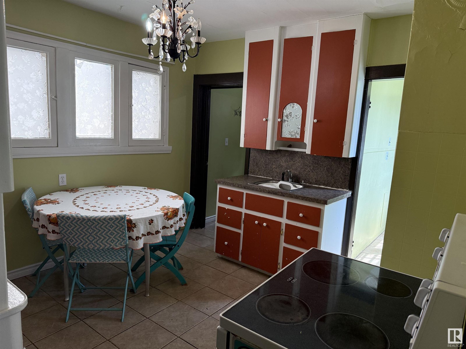 Property at 12027 93 ST NW image 3