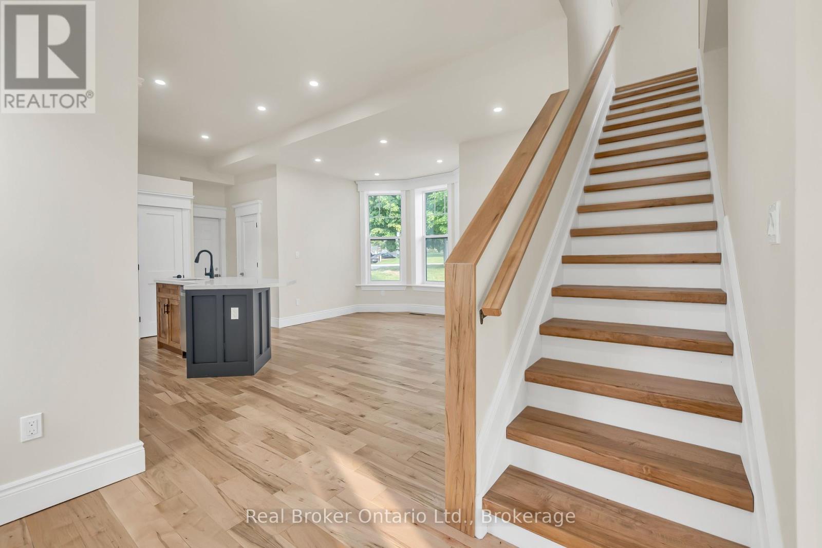16 Hillcrest Street W, South Bruce, Ontario  N0G 2S0 - Photo 11 - X12295061