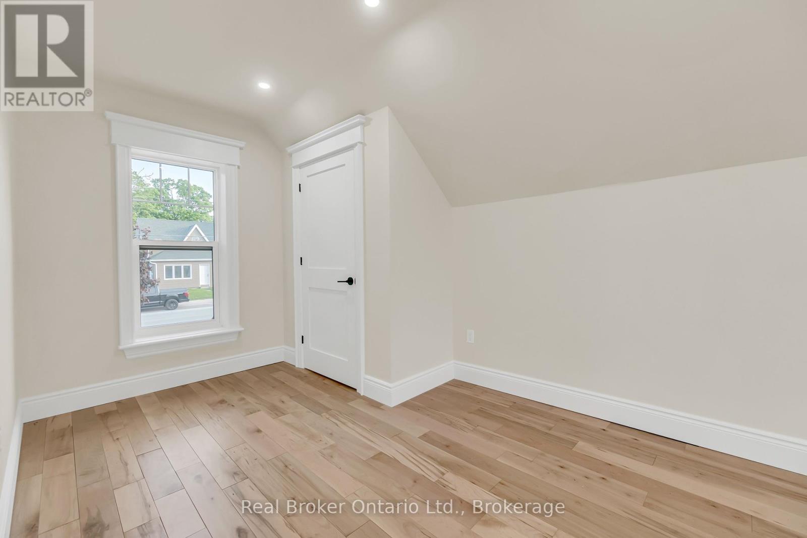 16 Hillcrest Street W, South Bruce, Ontario  N0G 2S0 - Photo 26 - X12295061