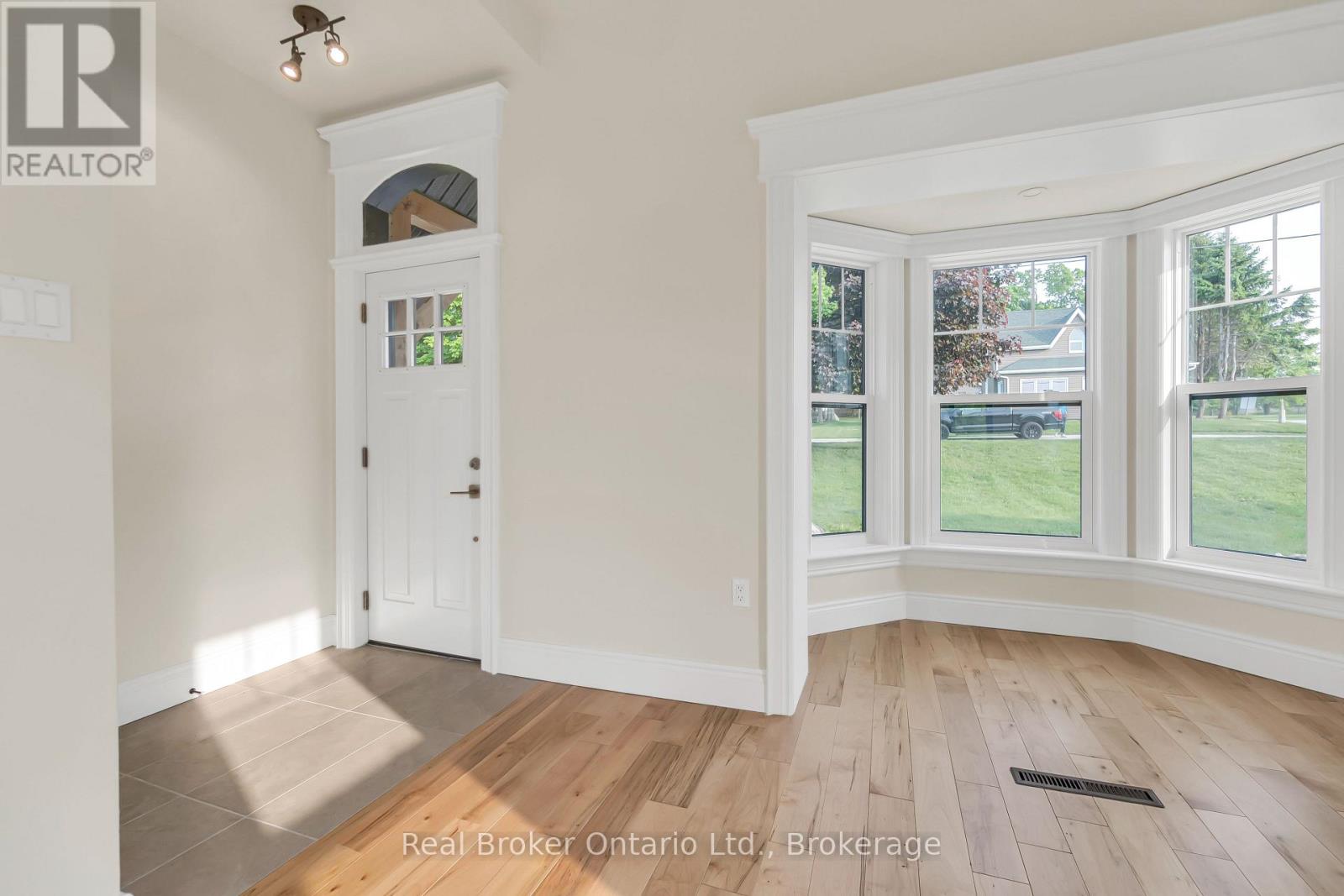 16 Hillcrest Street W, South Bruce, Ontario  N0G 2S0 - Photo 6 - X12295061