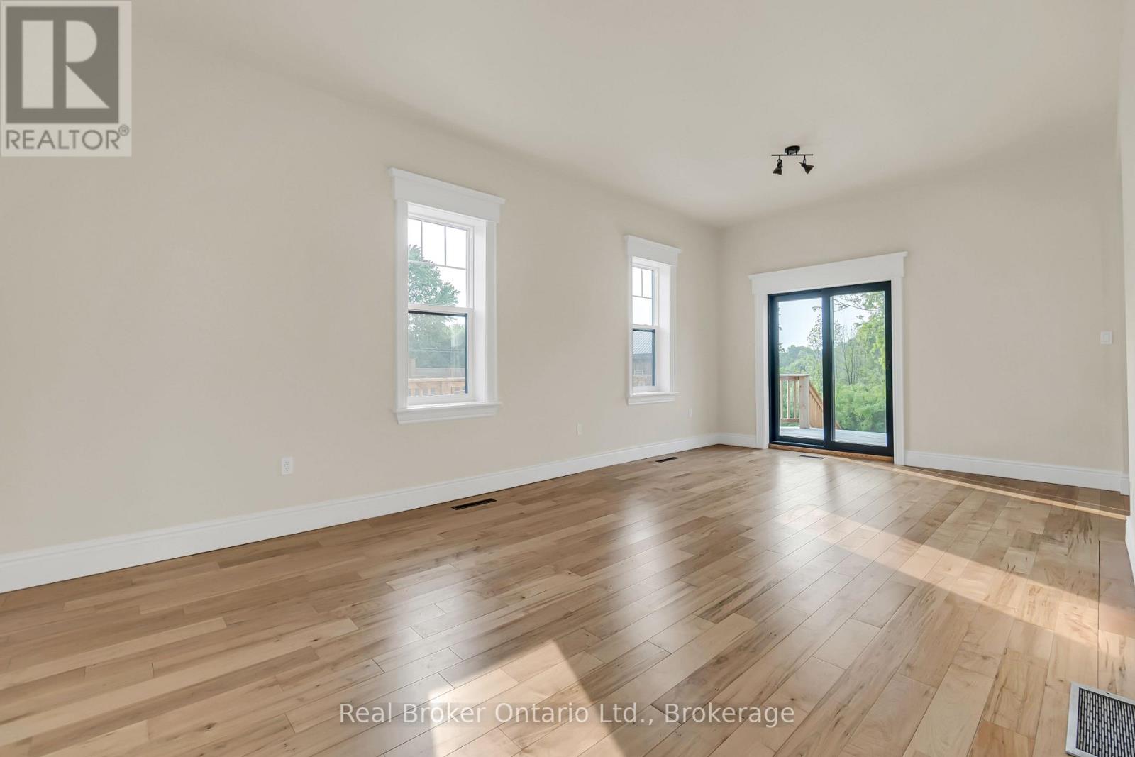 16 Hillcrest Street W, South Bruce, Ontario  N0G 2S0 - Photo 7 - X12295061