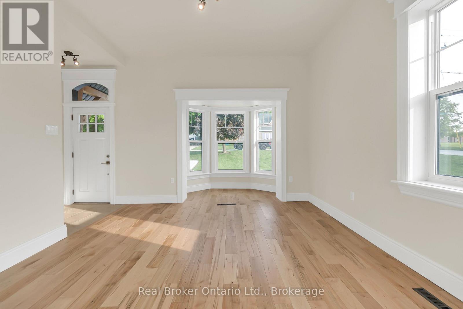 16 Hillcrest Street W, South Bruce, Ontario  N0G 2S0 - Photo 8 - X12295061