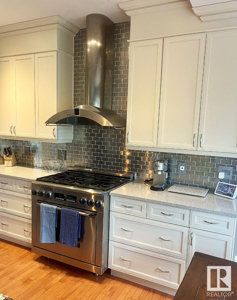 Property at 6004 32 AV image 4