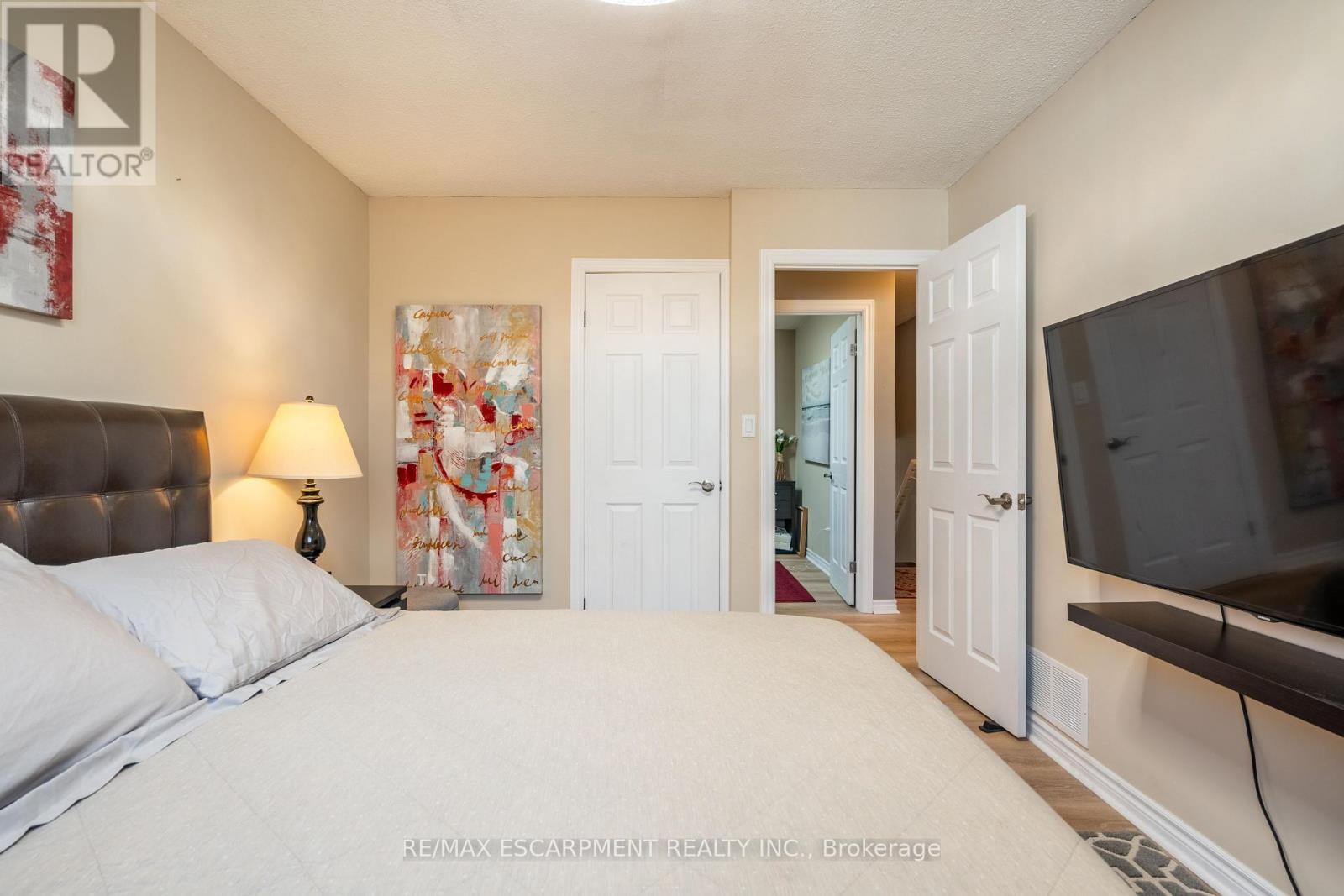 84 Sandra Crescent, Grimsby, Ontario  L3M 4Y7 - Photo 16 - X12295071
