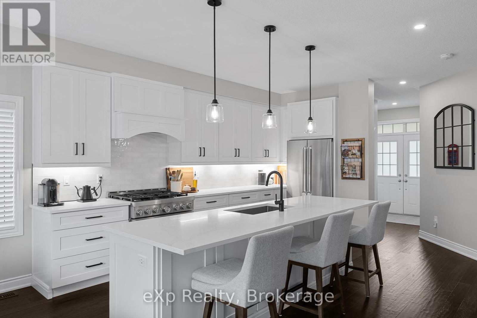 63 Decarolis Crescent, Essa, Ontario  L0M 1B4 - Photo 7 - N12294724