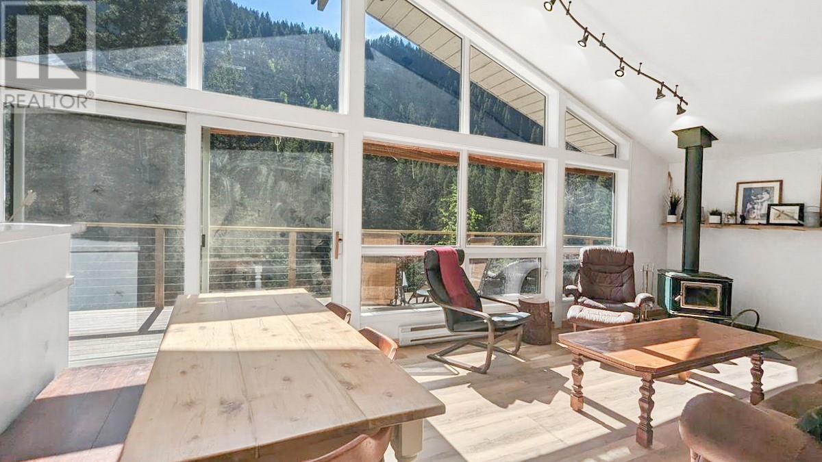 221 Prospect Drive, Princeton, British Columbia  V0X 1W0 - Photo 4 - 10356287