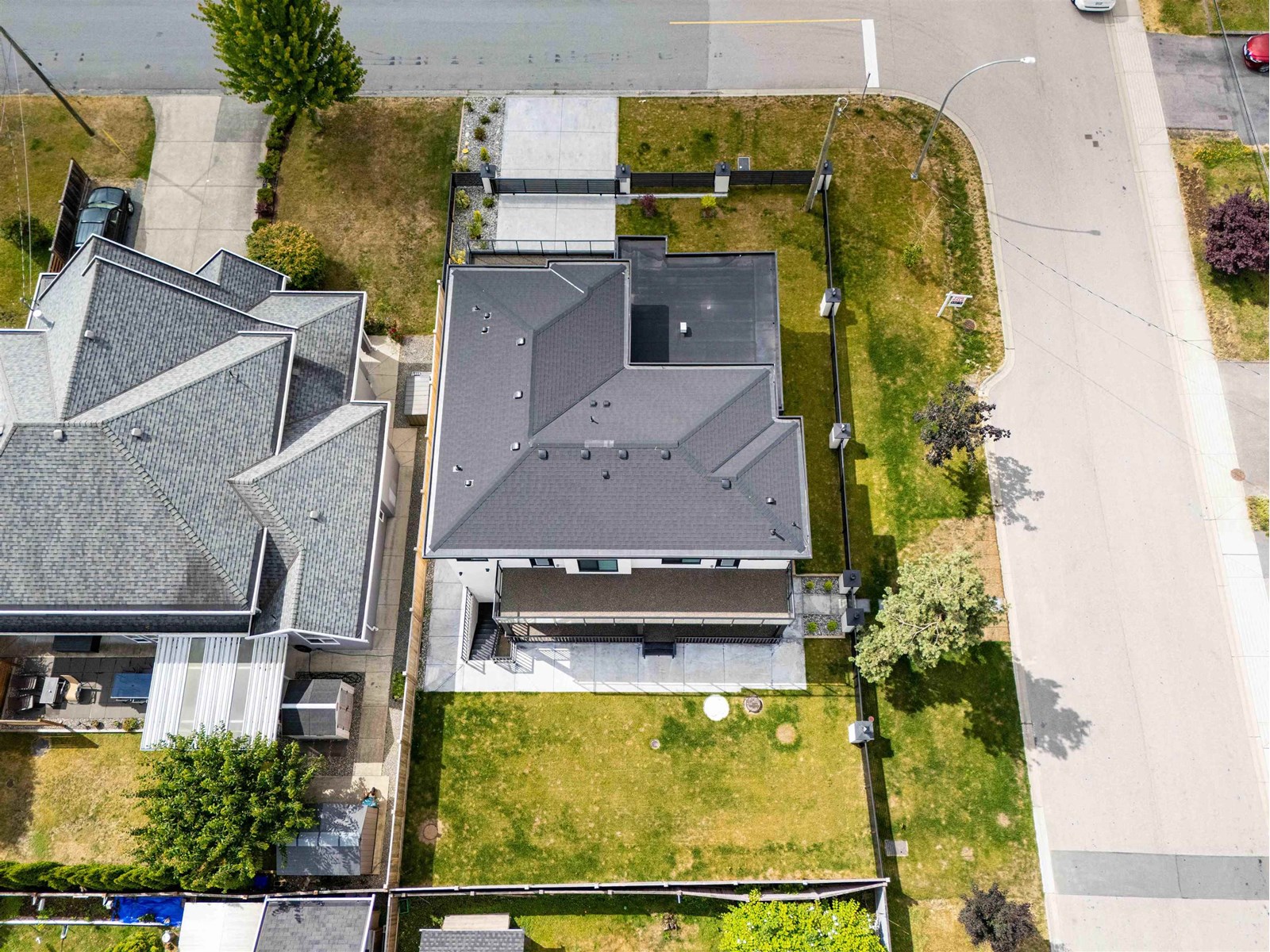 Property at 9524 118 STREET image 4