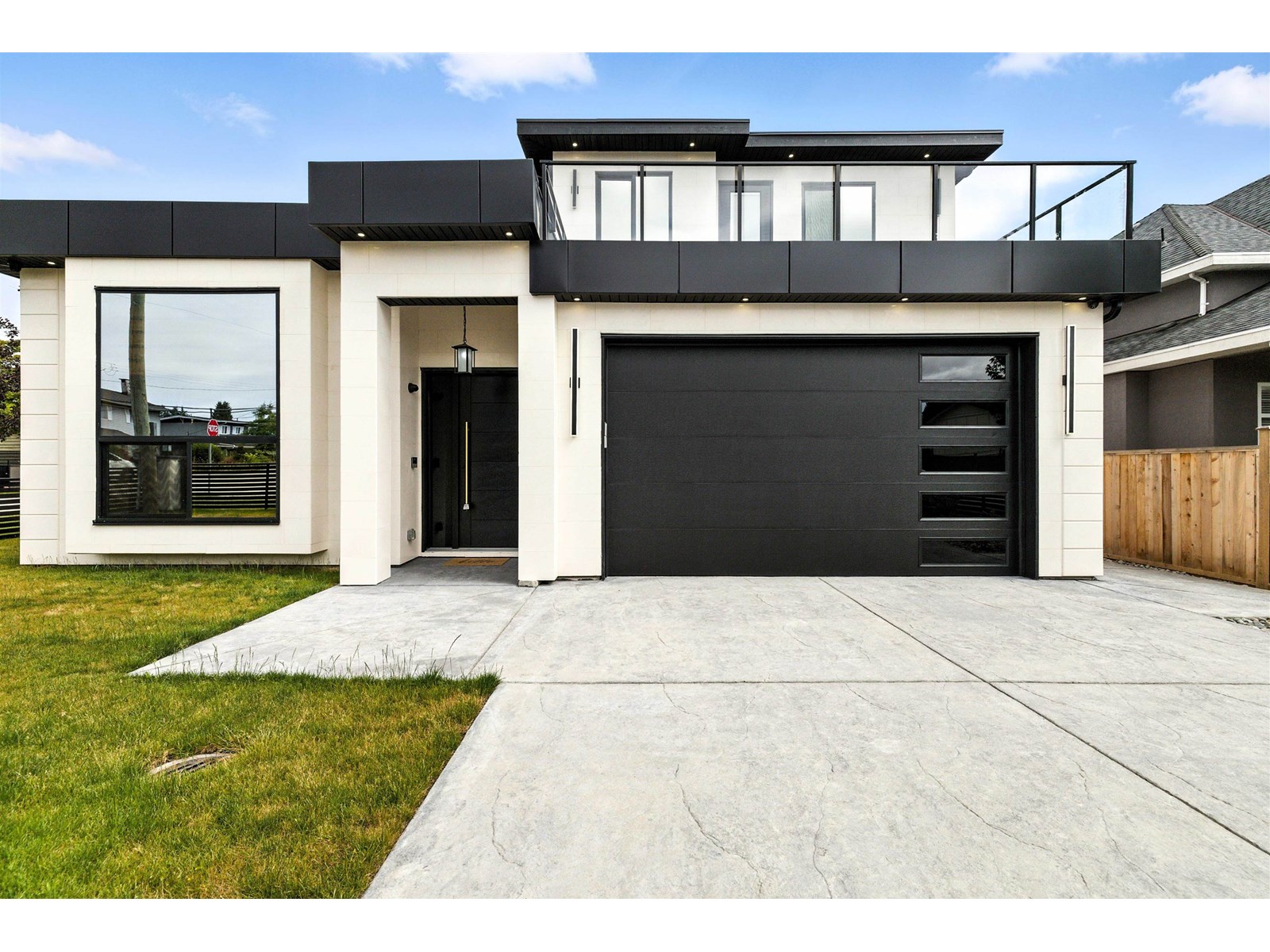 Property at 9524 118 STREET image 2