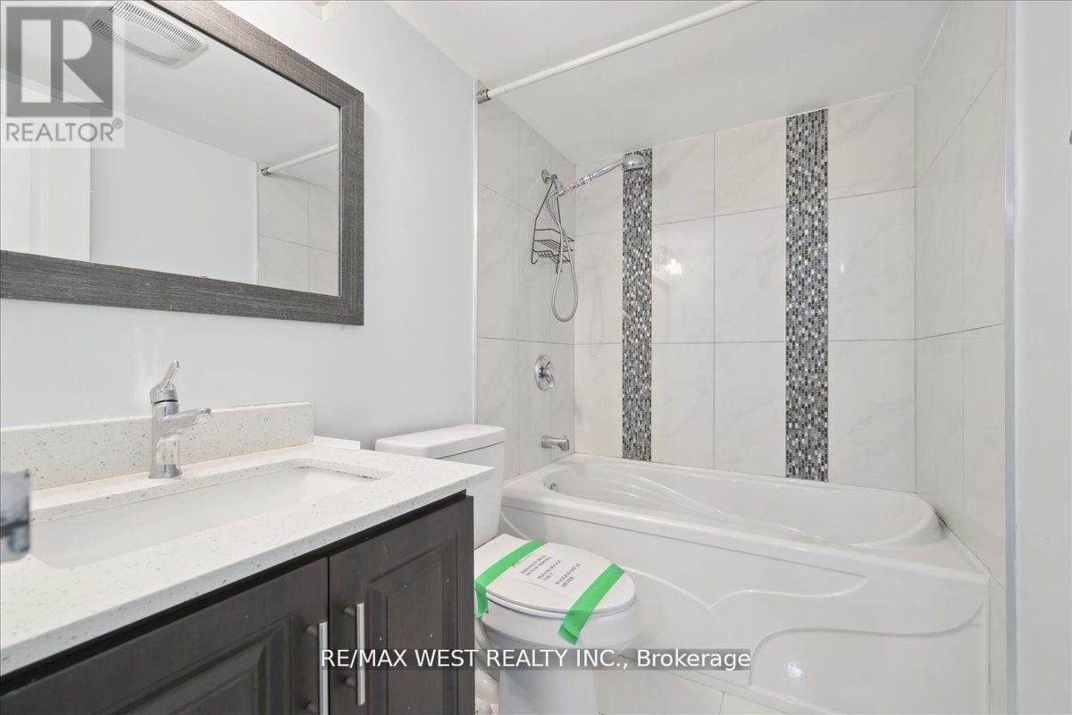 66 - 1624 Bloor Street E, Mississauga (Applewood), Ontario  L4X 2S2 - Photo 5 - W12295107
