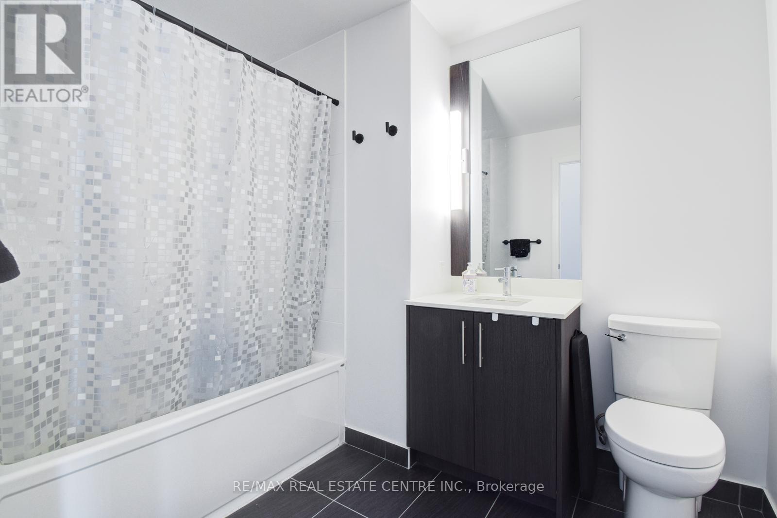 202 - 215 Veterans Drive, Brampton, Ontario  L7A 4S6 - Photo 10 - W12295173