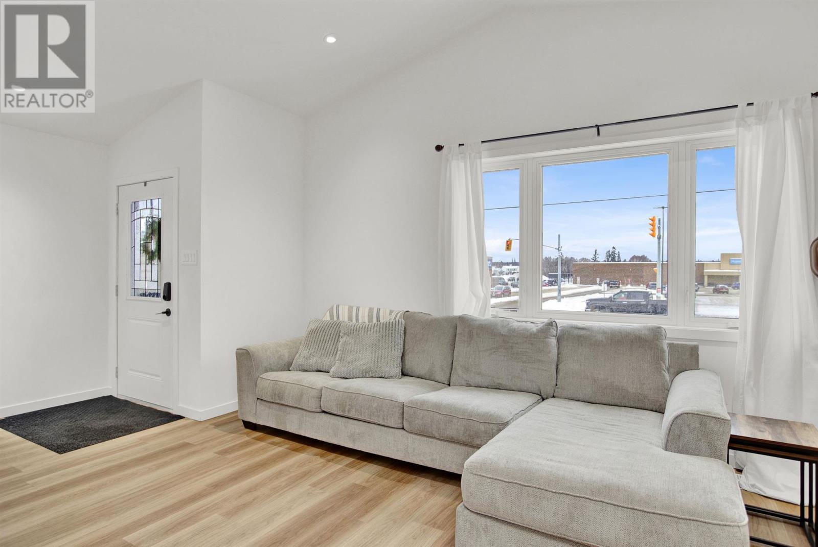 Property at 1152 Arthur ST W image 3