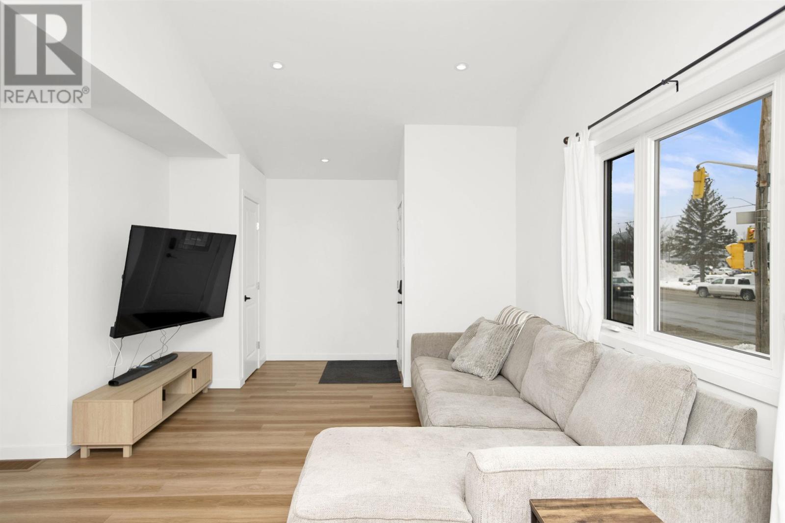 Property at 1152 Arthur ST W image 4