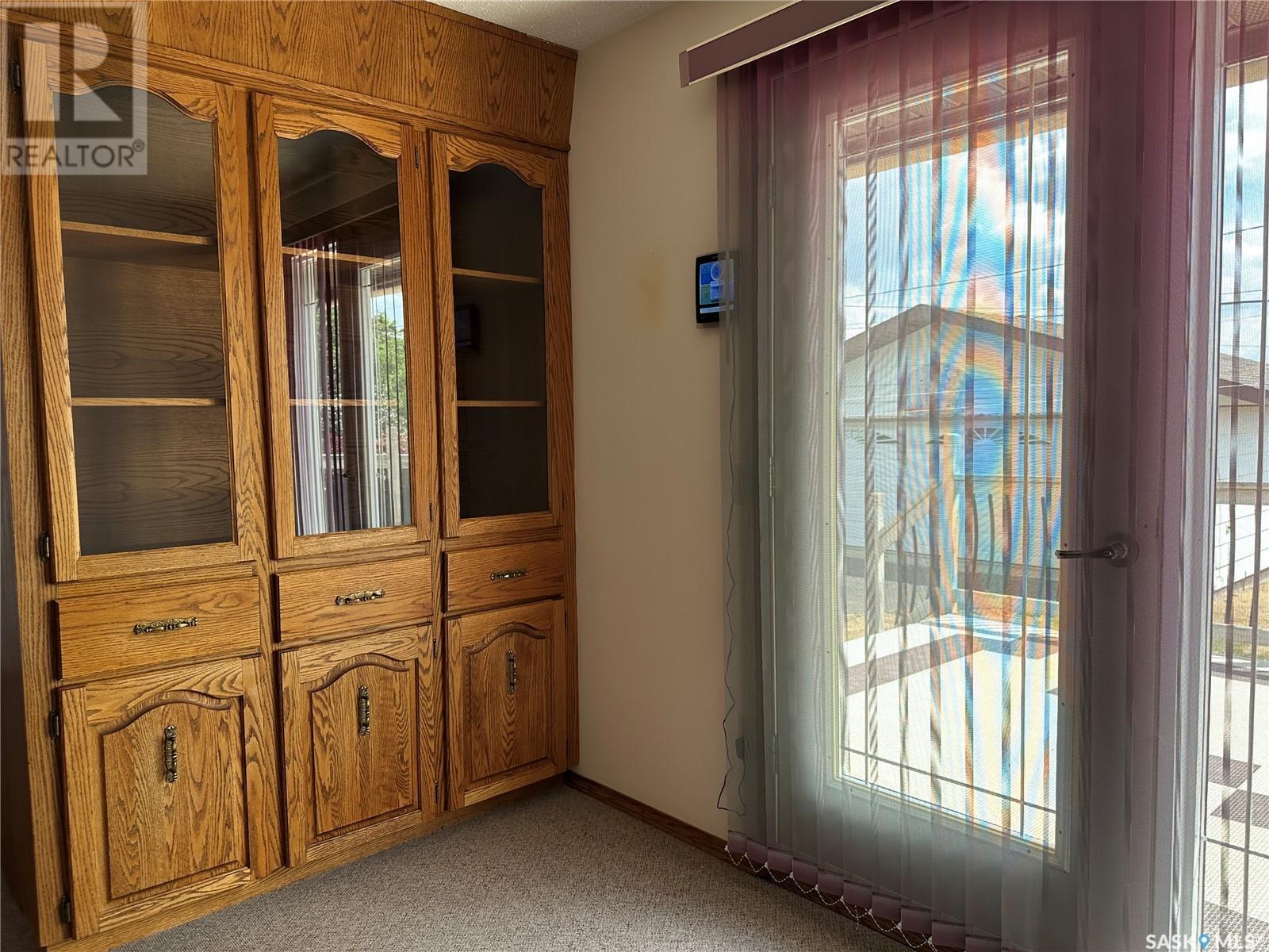 96 9th Avenue Se, Weyburn, Saskatchewan  S4H 1Z7 - Photo 11 - SK013139