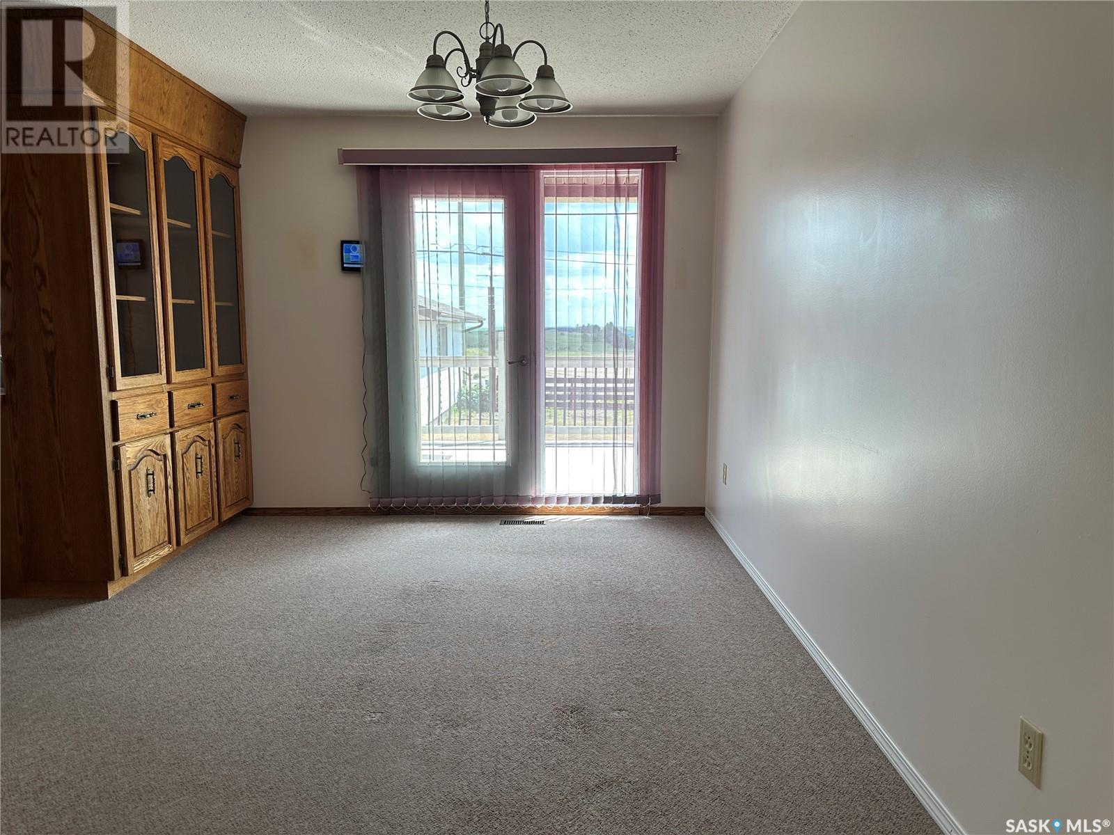 96 9th Avenue Se, Weyburn, Saskatchewan  S4H 1Z7 - Photo 13 - SK013139