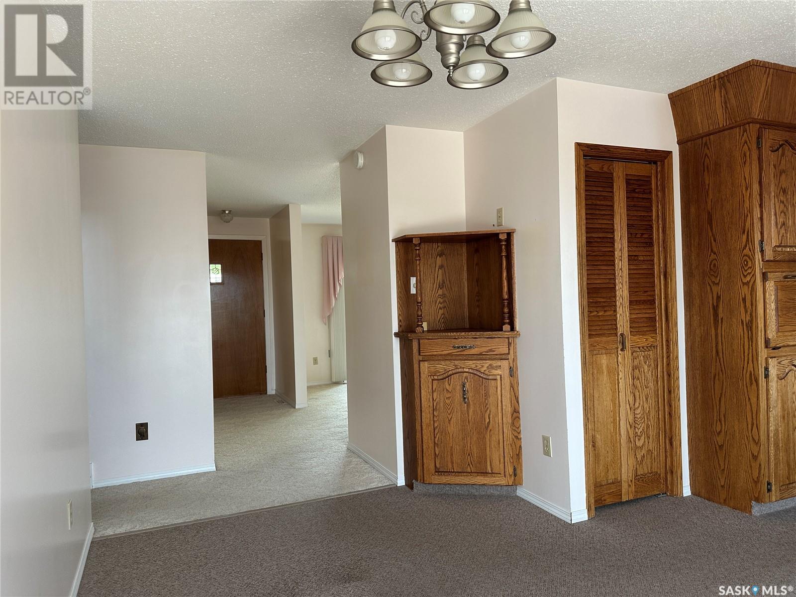 96 9th Avenue Se, Weyburn, Saskatchewan  S4H 1Z7 - Photo 14 - SK013139