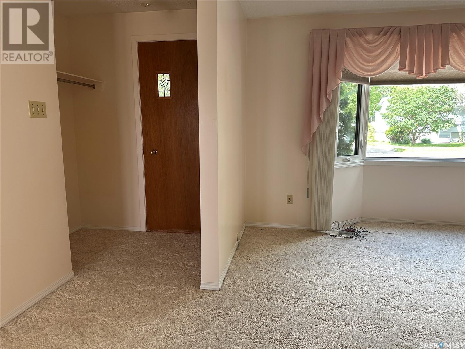 96 9th Avenue Se, Weyburn, Saskatchewan  S4H 1Z7 - Photo 15 - SK013139