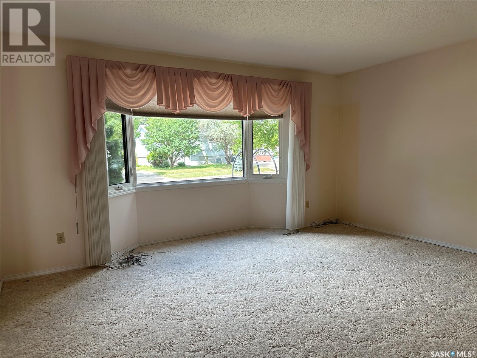 96 9th Avenue Se, Weyburn, Saskatchewan  S4H 1Z7 - Photo 16 - SK013139