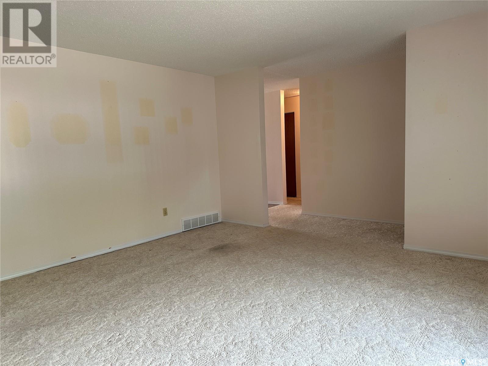 96 9th Avenue Se, Weyburn, Saskatchewan  S4H 1Z7 - Photo 17 - SK013139