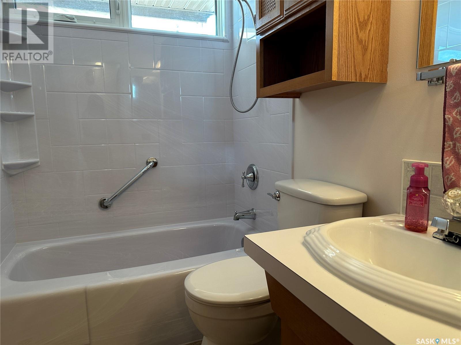 96 9th Avenue Se, Weyburn, Saskatchewan  S4H 1Z7 - Photo 19 - SK013139