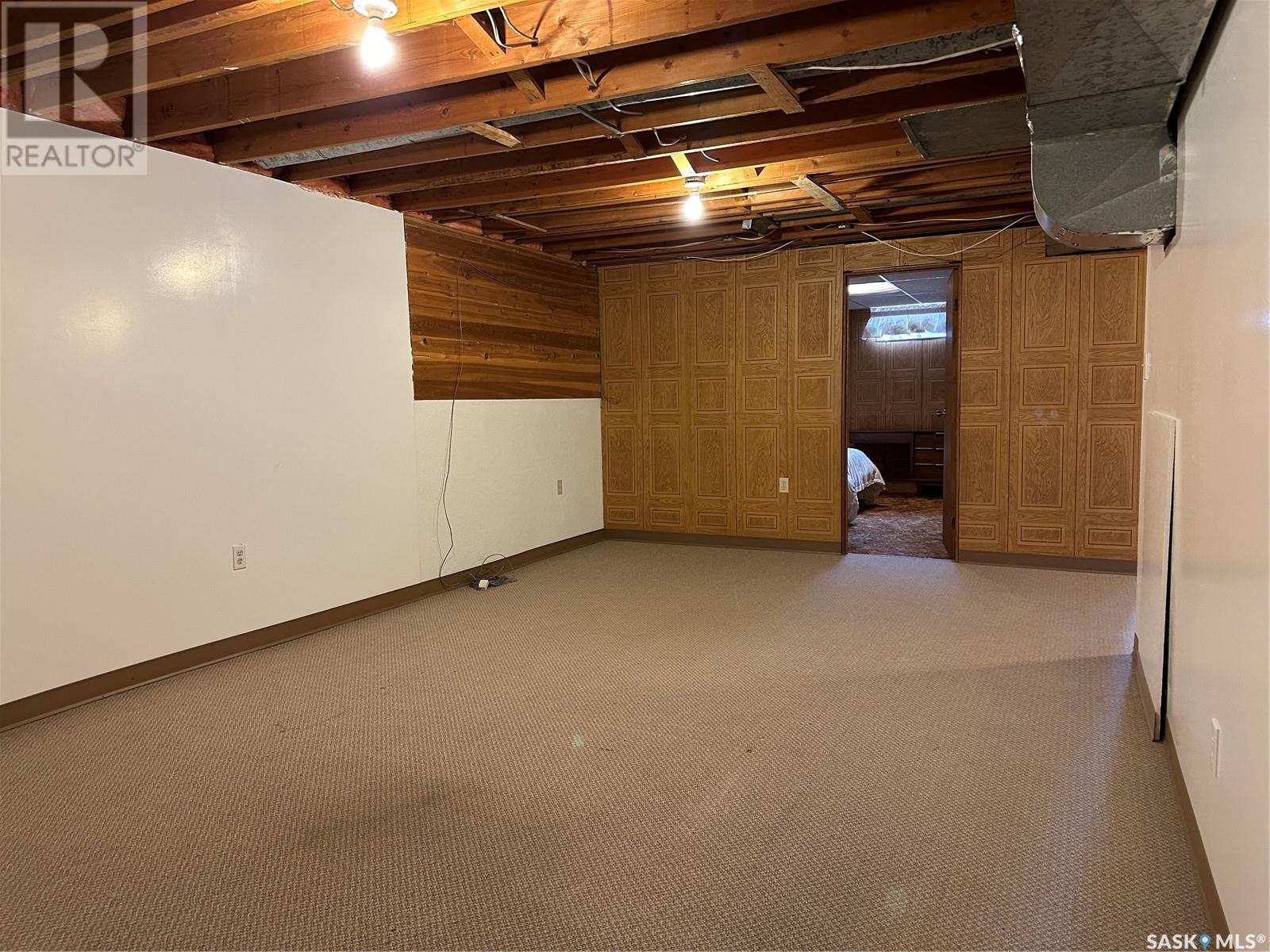 96 9th Avenue Se, Weyburn, Saskatchewan  S4H 1Z7 - Photo 29 - SK013139