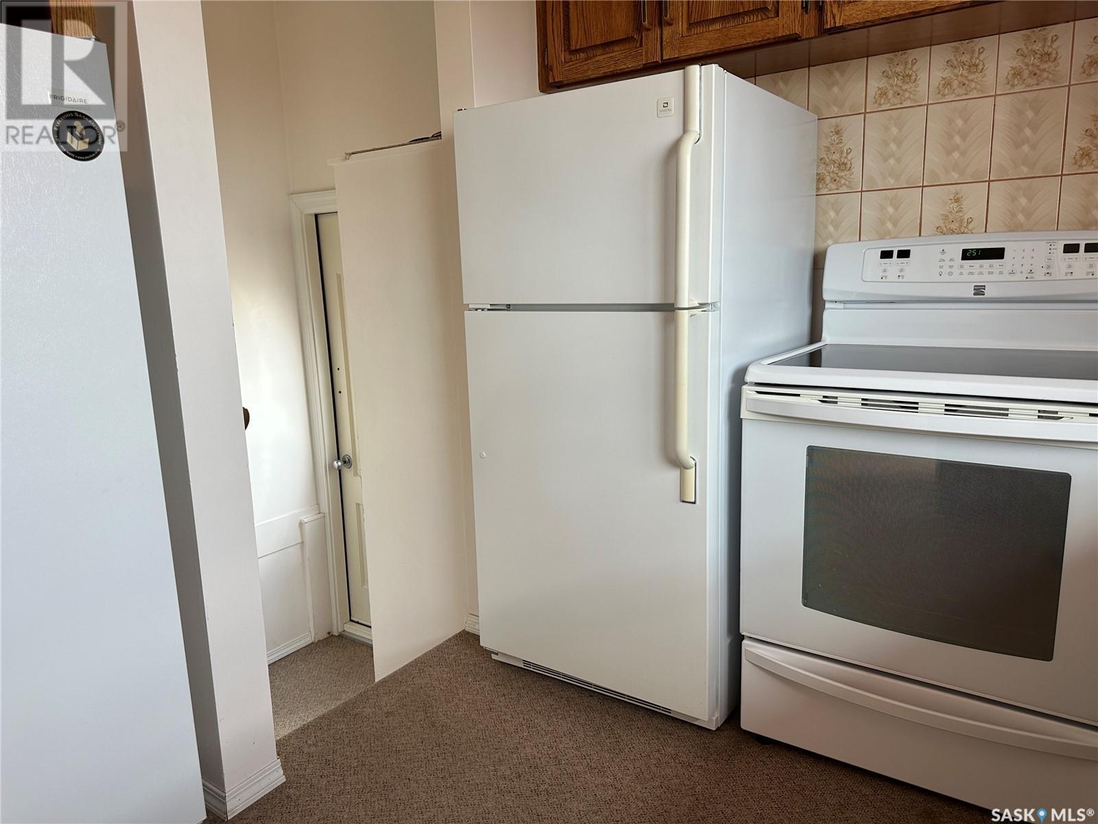 96 9th Avenue Se, Weyburn, Saskatchewan  S4H 1Z7 - Photo 3 - SK013139