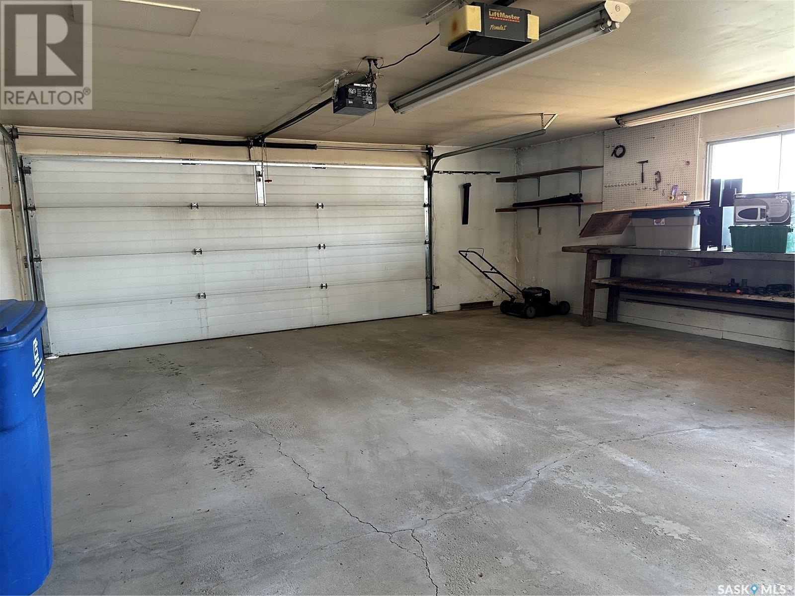 96 9th Avenue Se, Weyburn, Saskatchewan  S4H 1Z7 - Photo 37 - SK013139