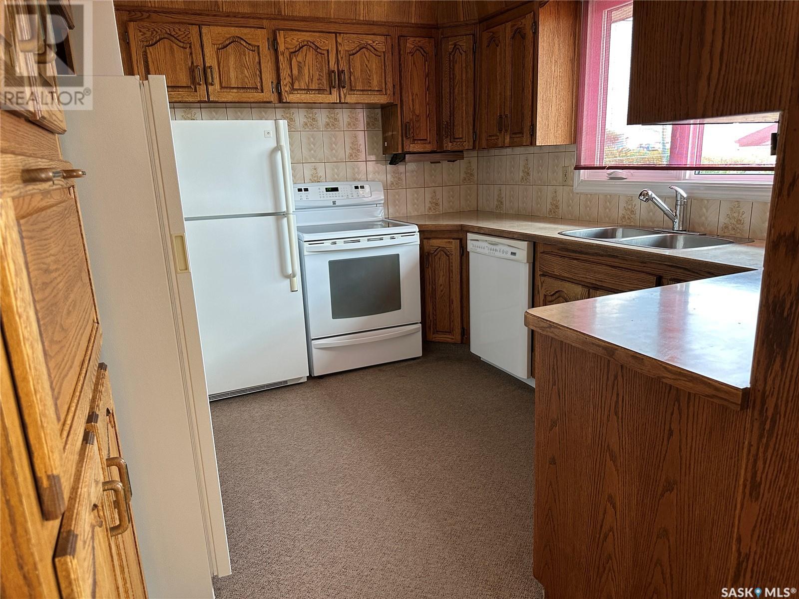 96 9th Avenue Se, Weyburn, Saskatchewan  S4H 1Z7 - Photo 9 - SK013139