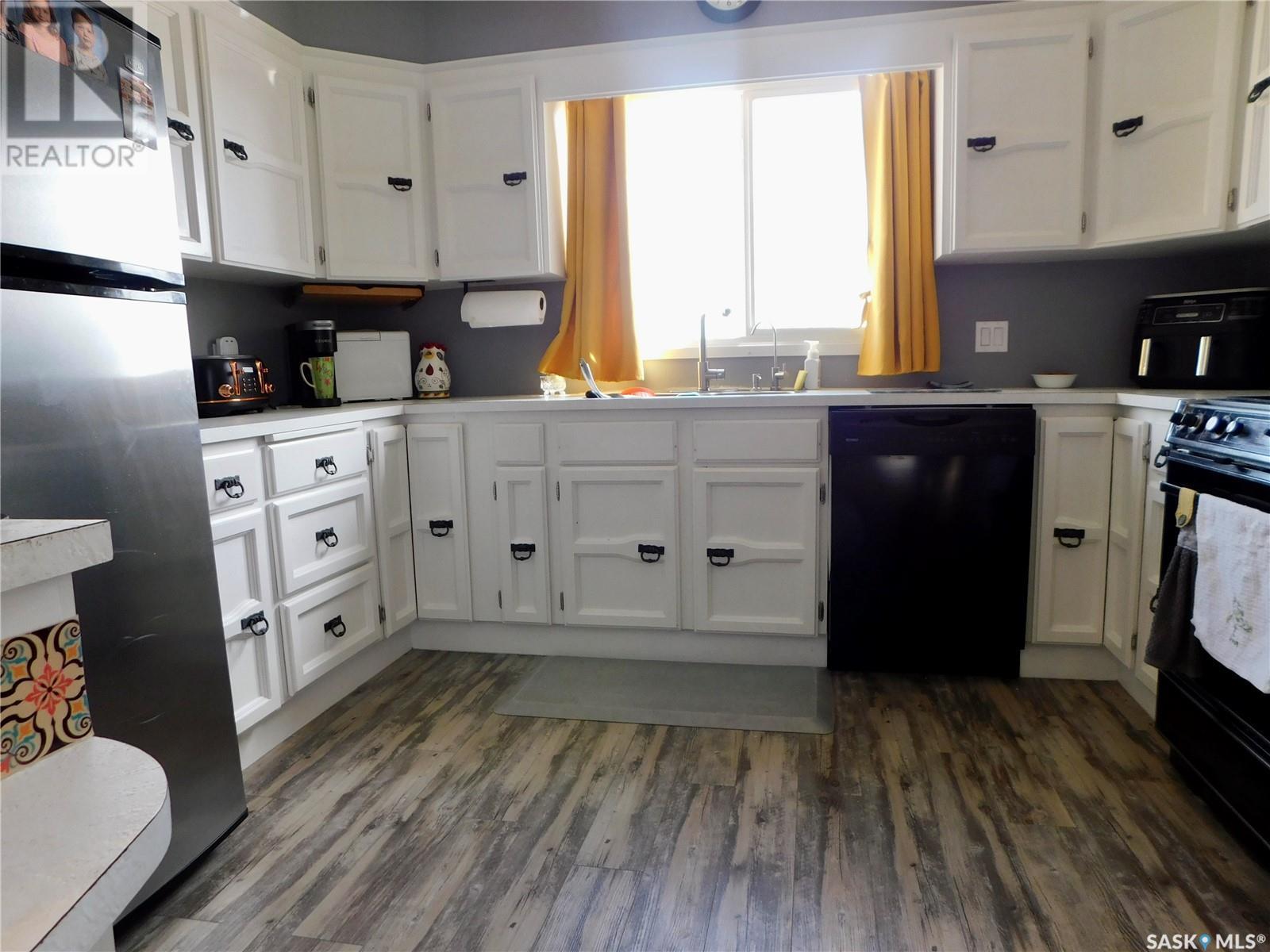 254 2nd Avenue E, Gravelbourg, Saskatchewan  S0H 1X0 - Photo 7 - SK002333