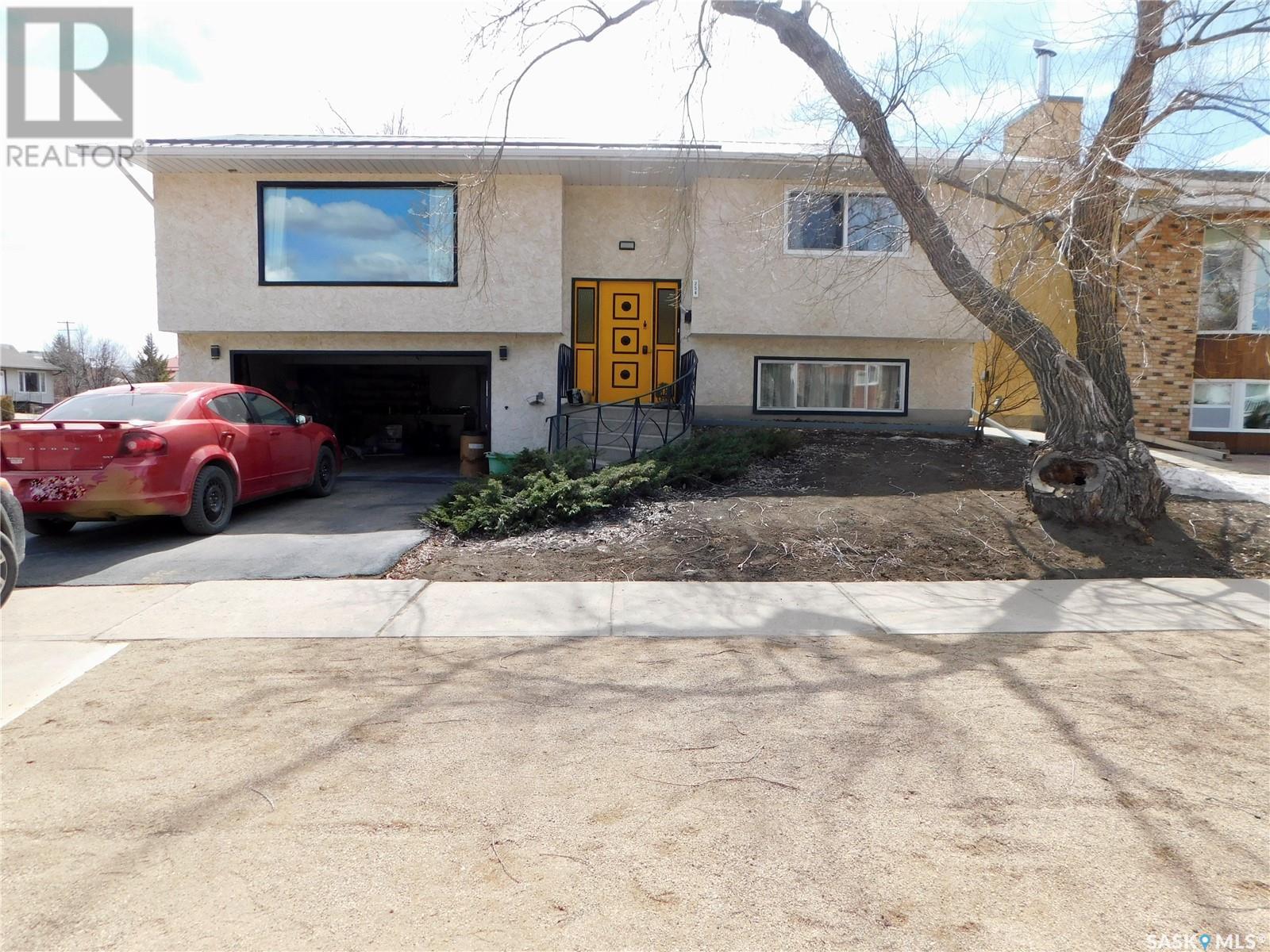 254 2nd Avenue E, Gravelbourg, Saskatchewan  S0H 1X0 - Photo 1 - SK002333