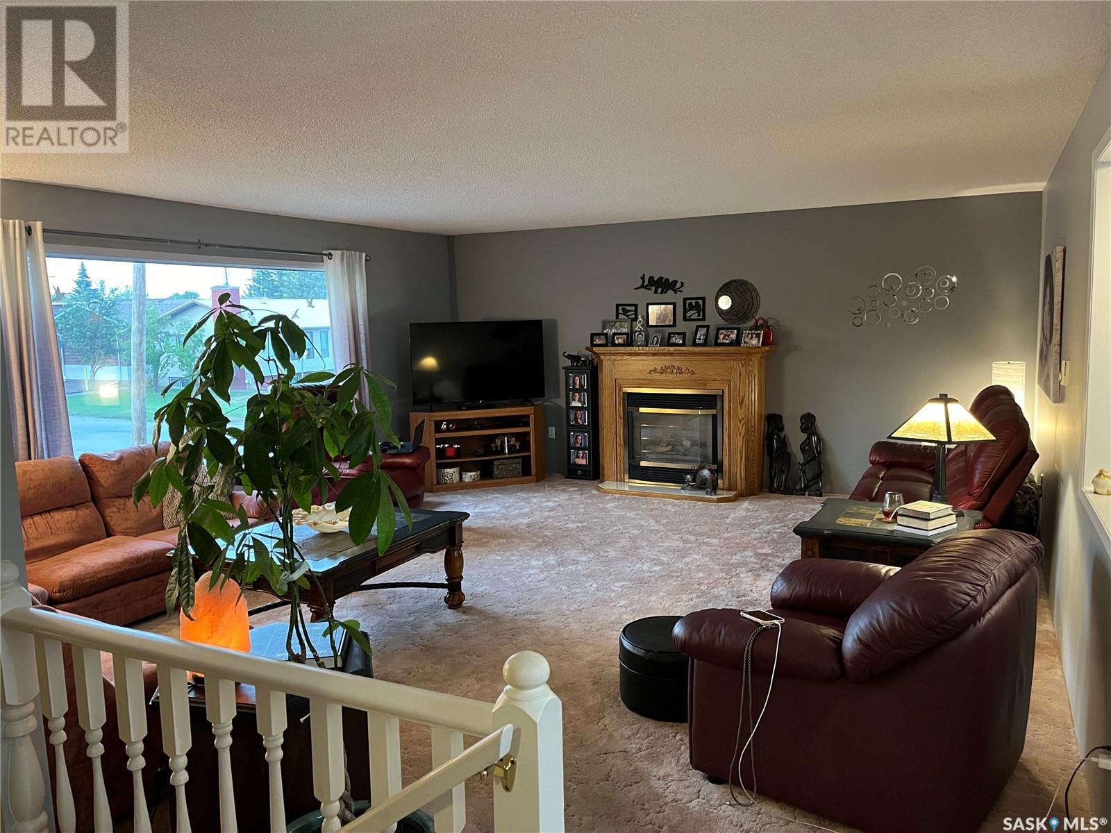 254 2nd Avenue E, Gravelbourg, Saskatchewan  S0H 1X0 - Photo 3 - SK002333