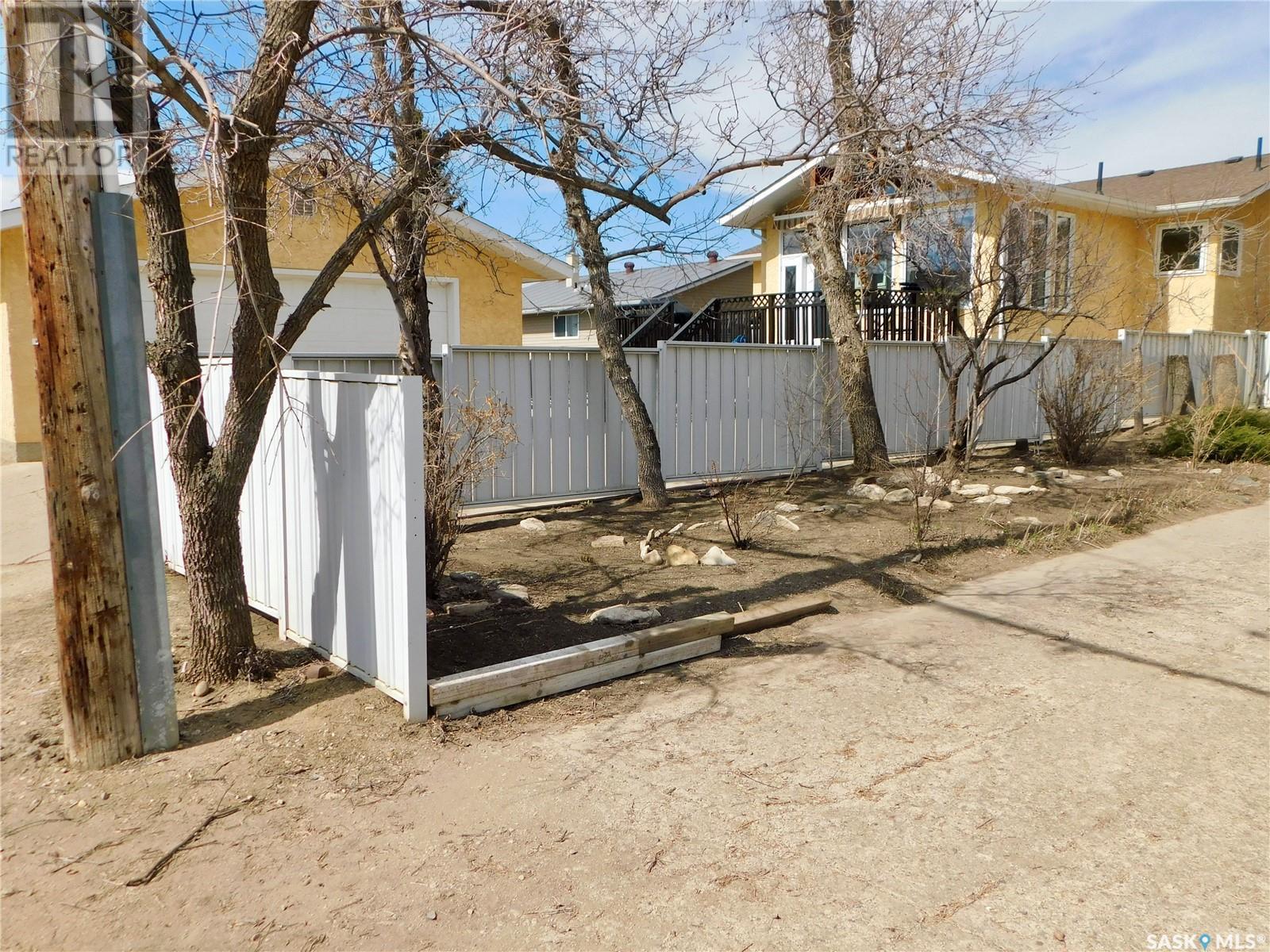 254 2nd Avenue E, Gravelbourg, Saskatchewan  S0H 1X0 - Photo 35 - SK002333