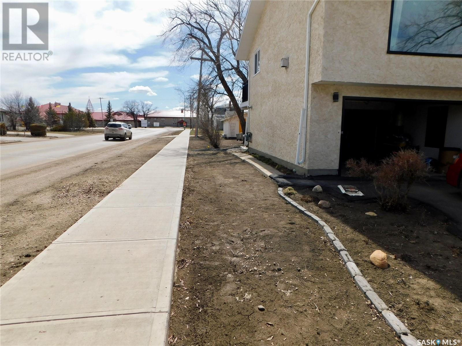 254 2nd Avenue E, Gravelbourg, Saskatchewan  S0H 1X0 - Photo 28 - SK002333
