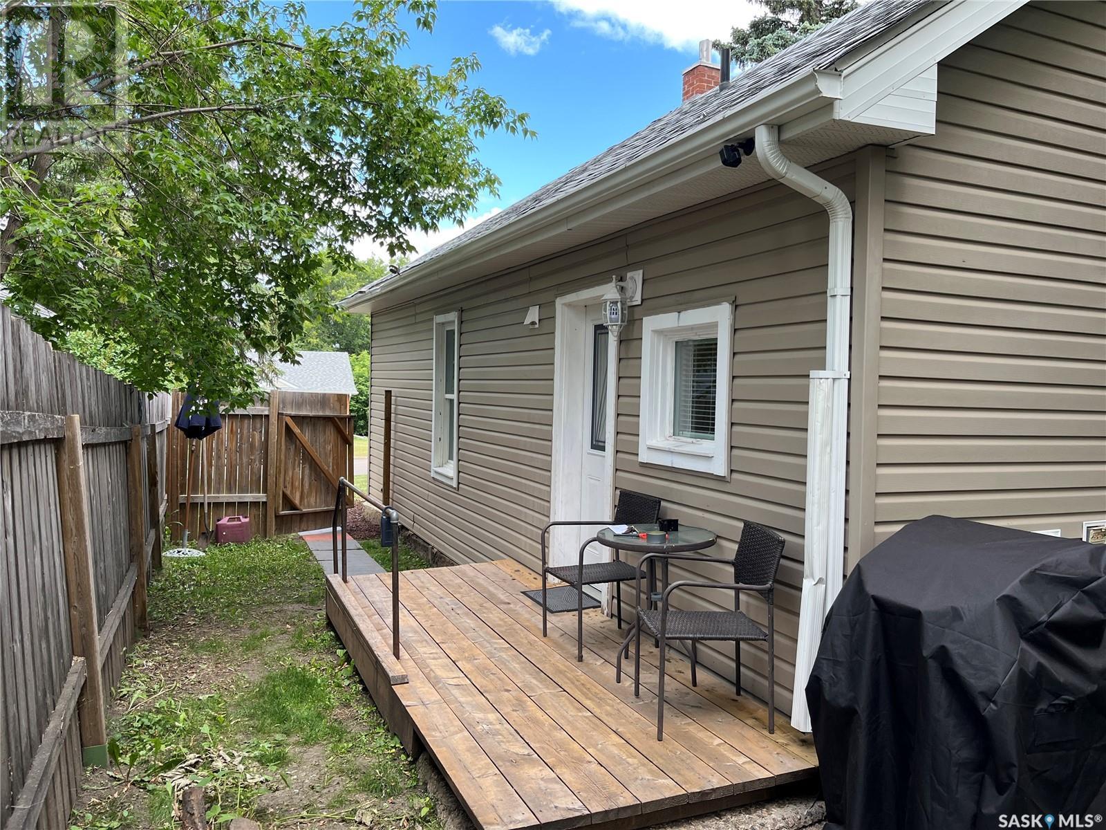 Property at 519 19th STREET E image 4