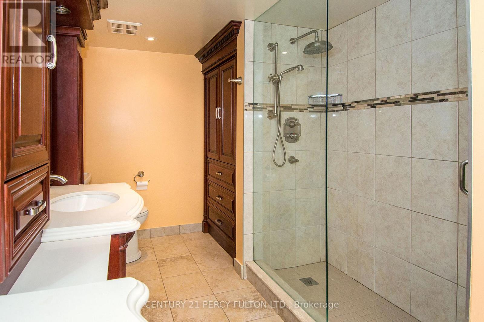 2105 - 5 Concorde Place, Toronto, Ontario  M3C 3M8 - Photo 6 - C12294828