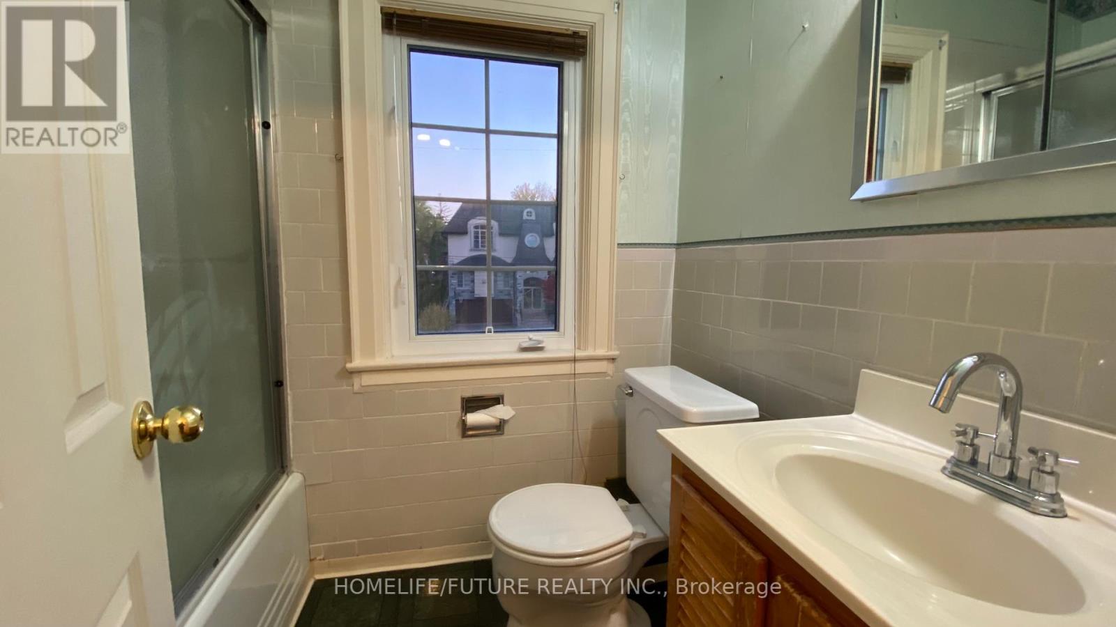 192 Parkview Avenue, Toronto, Ontario M2N 3Y8 - Photo 2 - C12295188