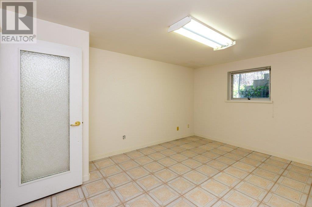 5245 Chasey Road, Celista, British Columbia  V0E 1M6 - Photo 8 - 10356633