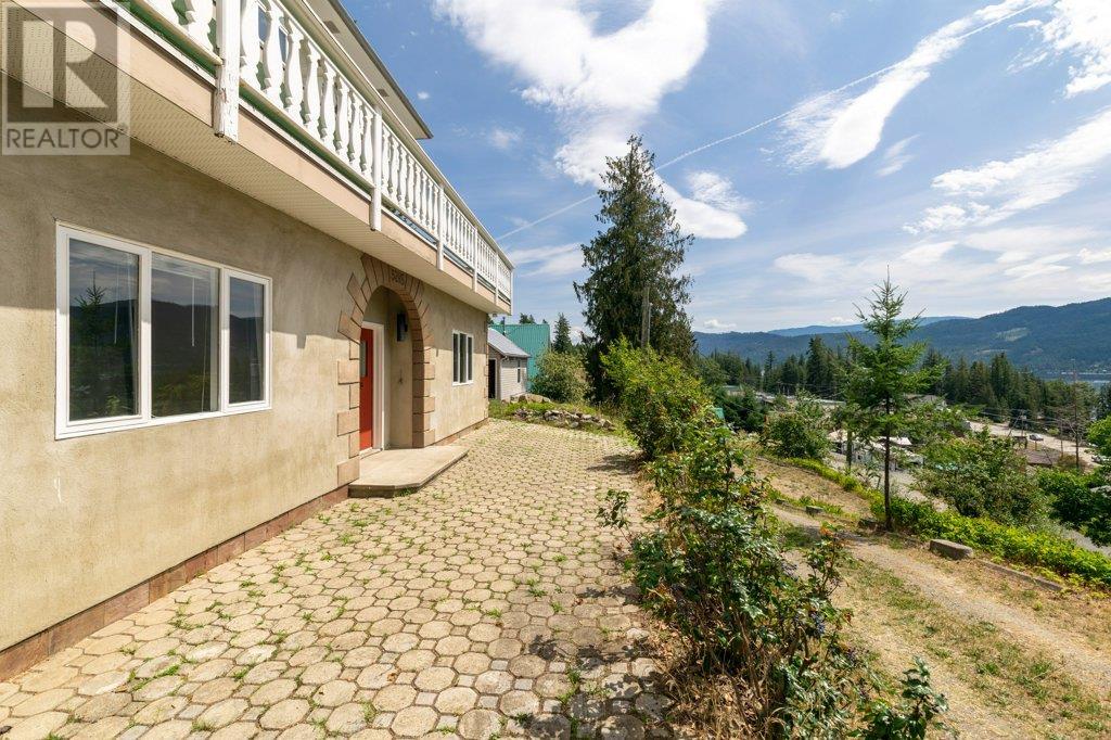 5245 Chasey Road, Celista, British Columbia  V0E 1M6 - Photo 4 - 10356633
