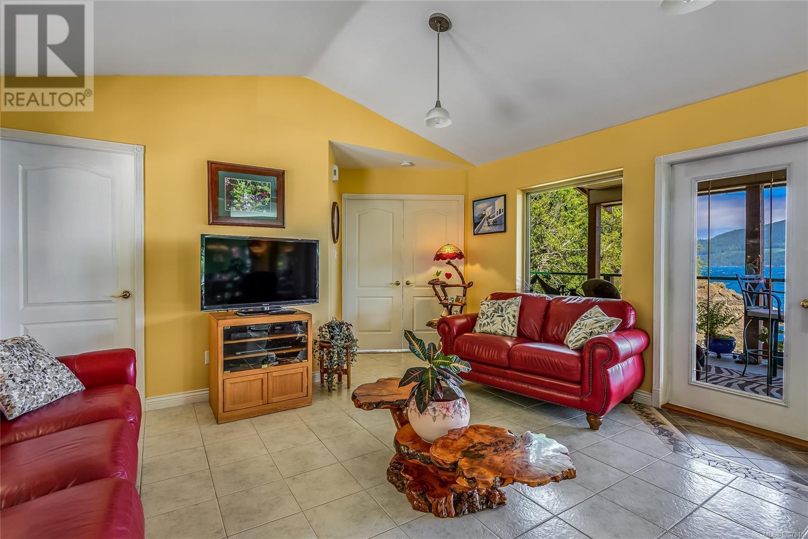 23 Sayward Rd, Sayward, British Columbia  V0P 1R0 - Photo 3 - 1007815