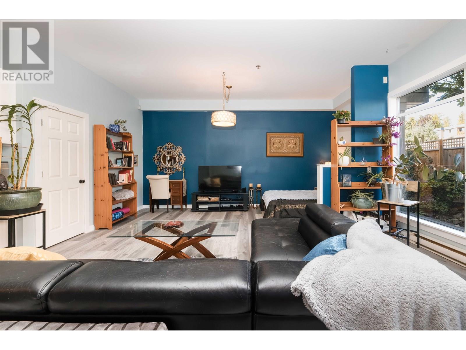 102 703 GIBSONS WAY, Gibsons, British Columbia