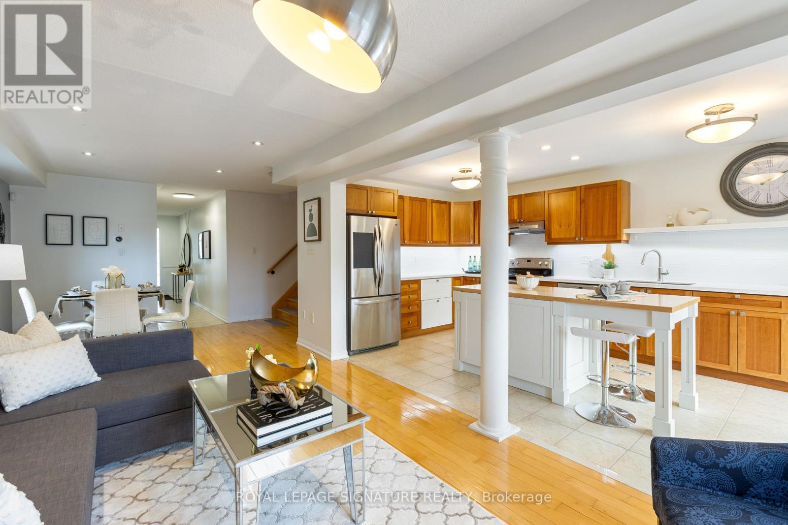 Property at 27 LUNNEY CRESCENT image 1