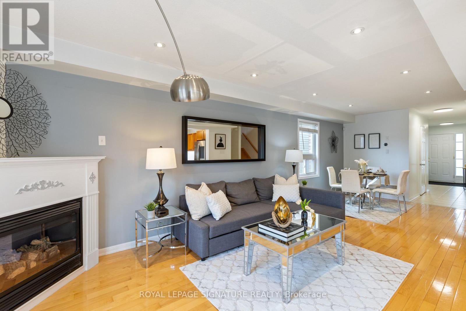 Property at 27 LUNNEY CRESCENT image 2