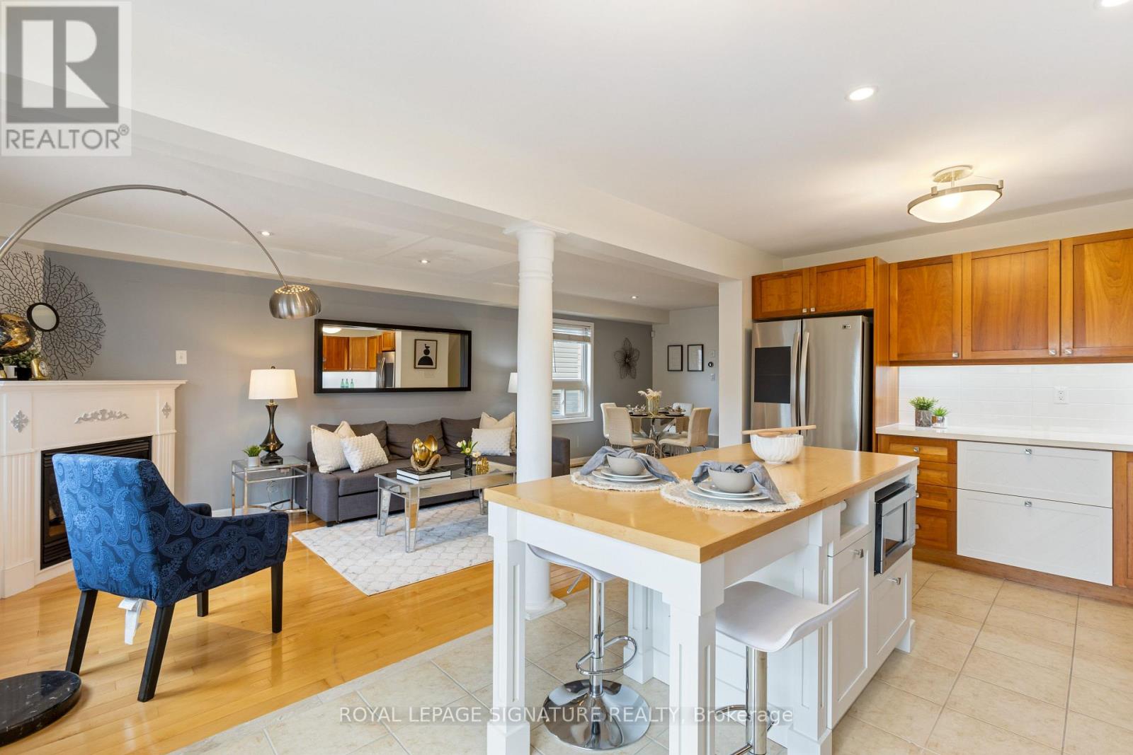 Property at 27 LUNNEY CRESCENT image 4