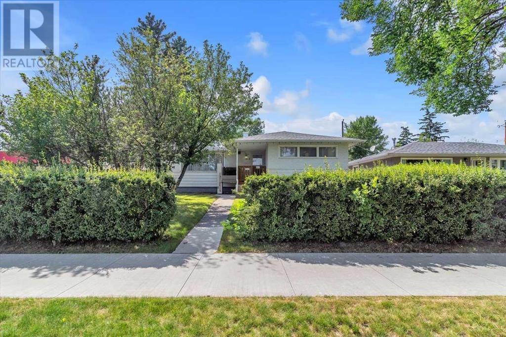 Property at 2619 37 Street SW image 1