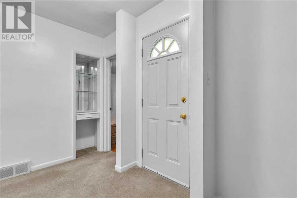 Property at 2619 37 Street SW image 4