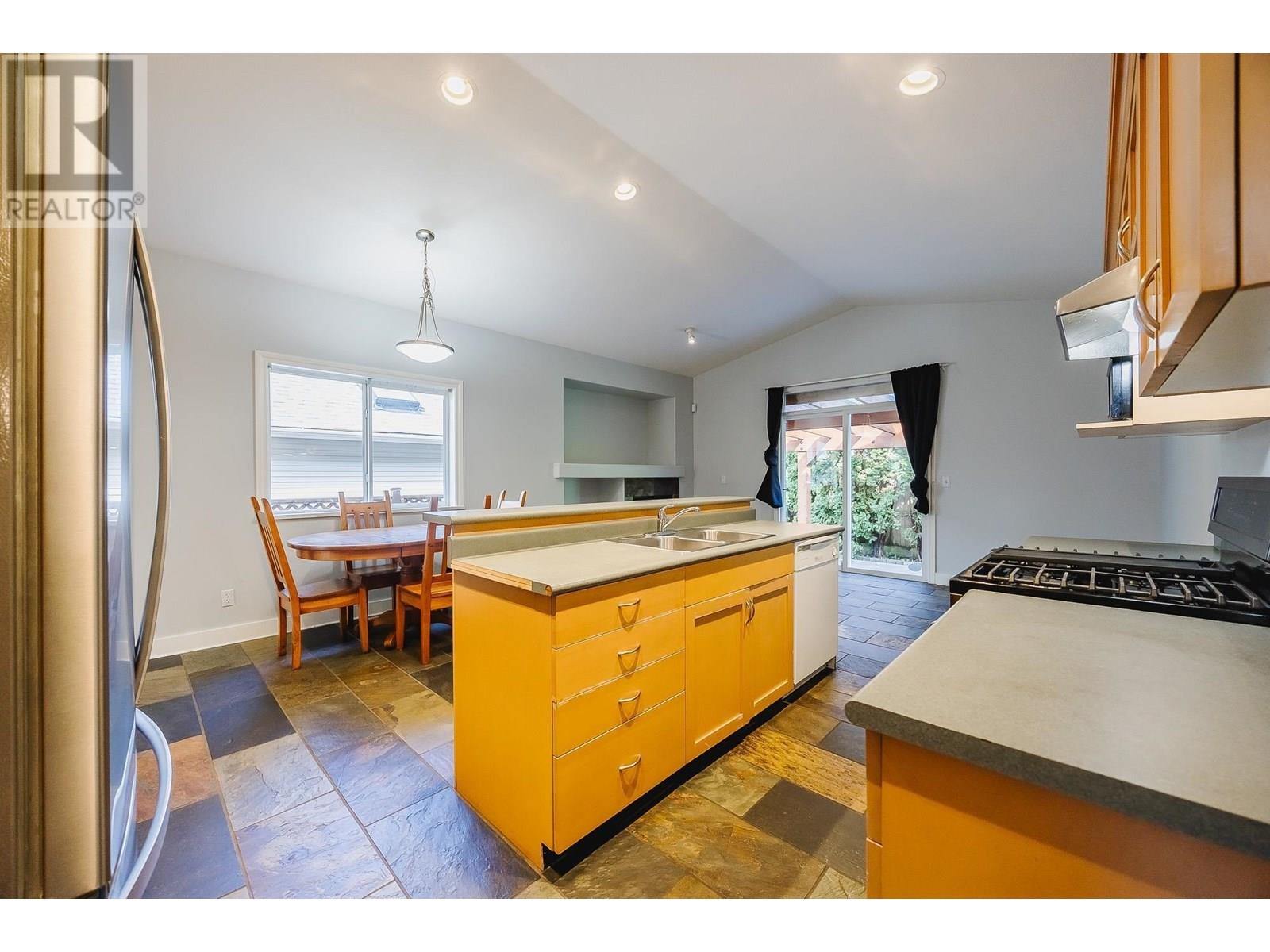 21067 Stonehouse Avenue, Maple Ridge, British Columbia  V2X 8C4 - Photo 8 - R3028717