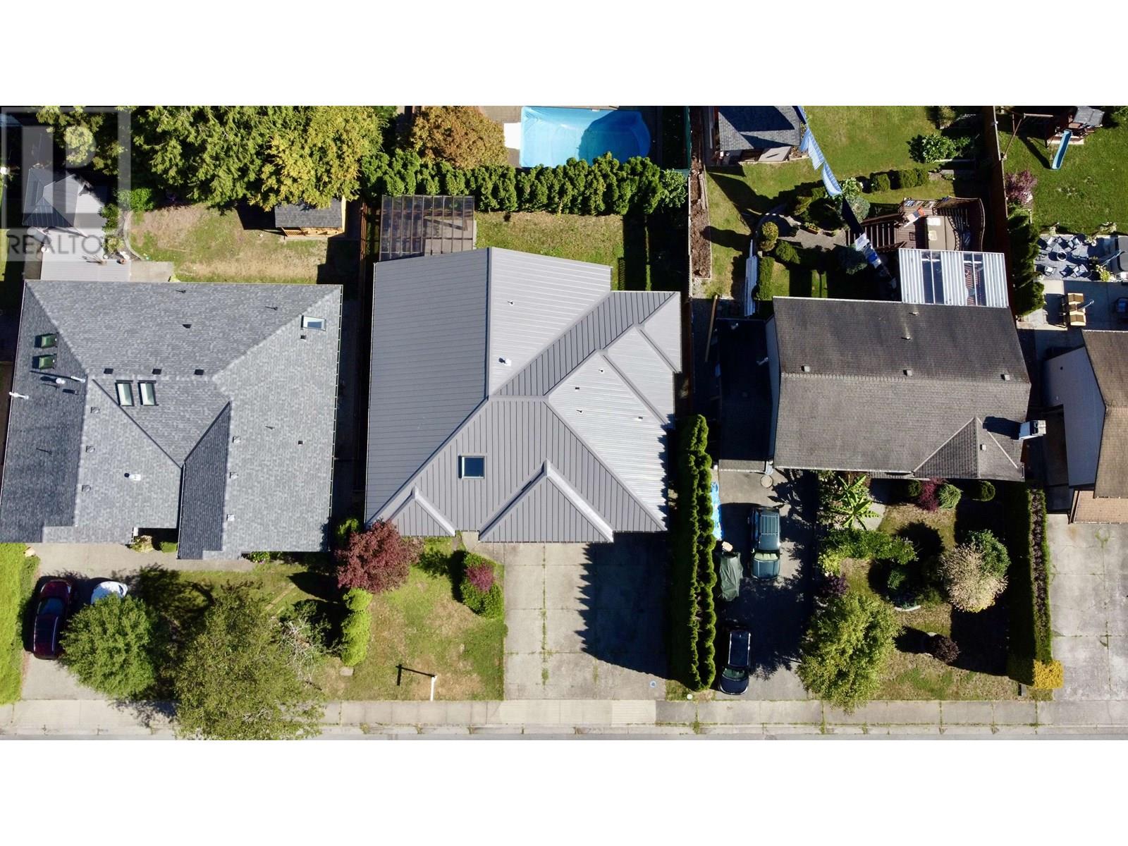 21067 Stonehouse Avenue, Maple Ridge, British Columbia  V2X 8C4 - Photo 2 - R3028717